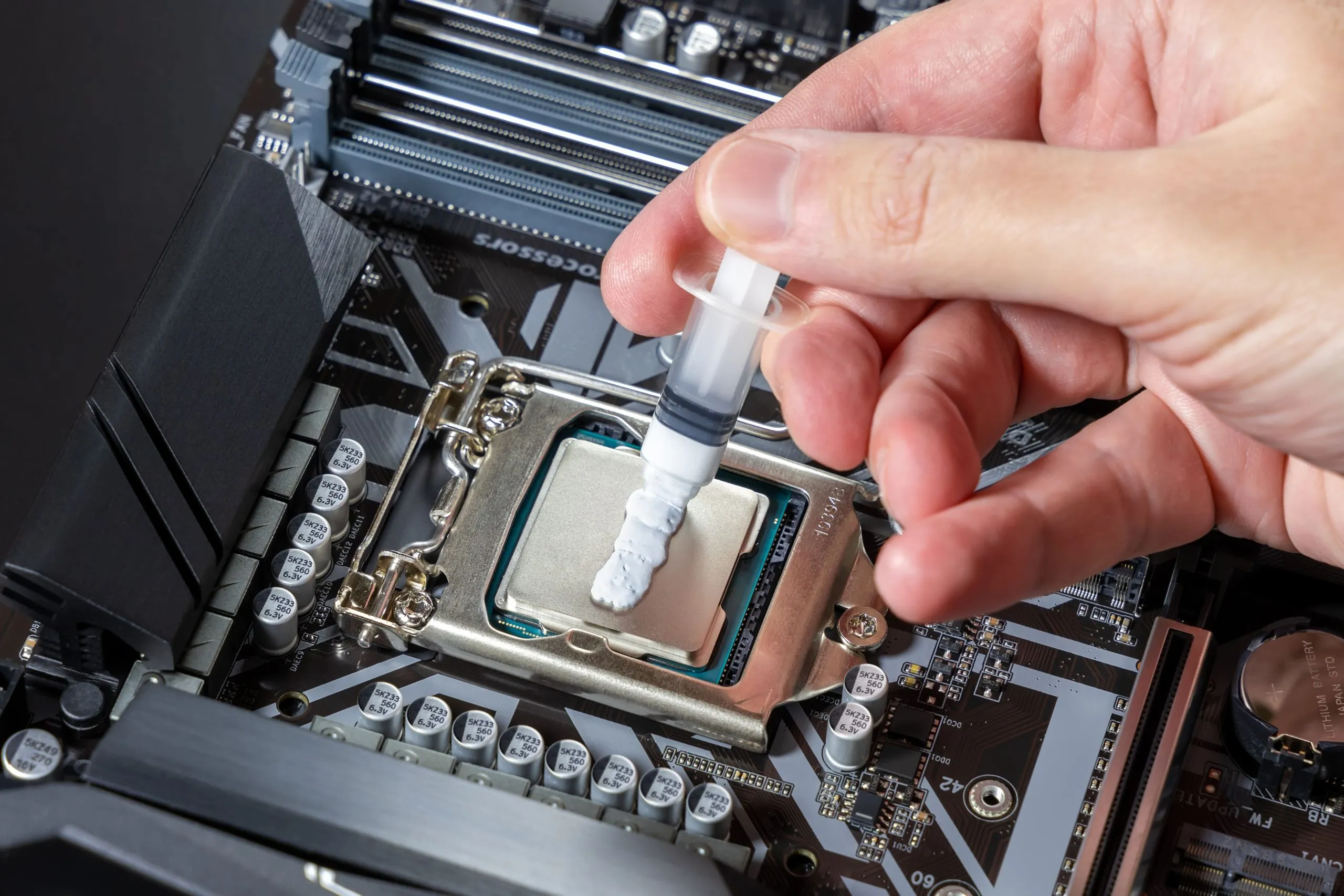 Jasa cleaning dan ganti thermal paste untuk mengatasi laptop cepat panas di Padang